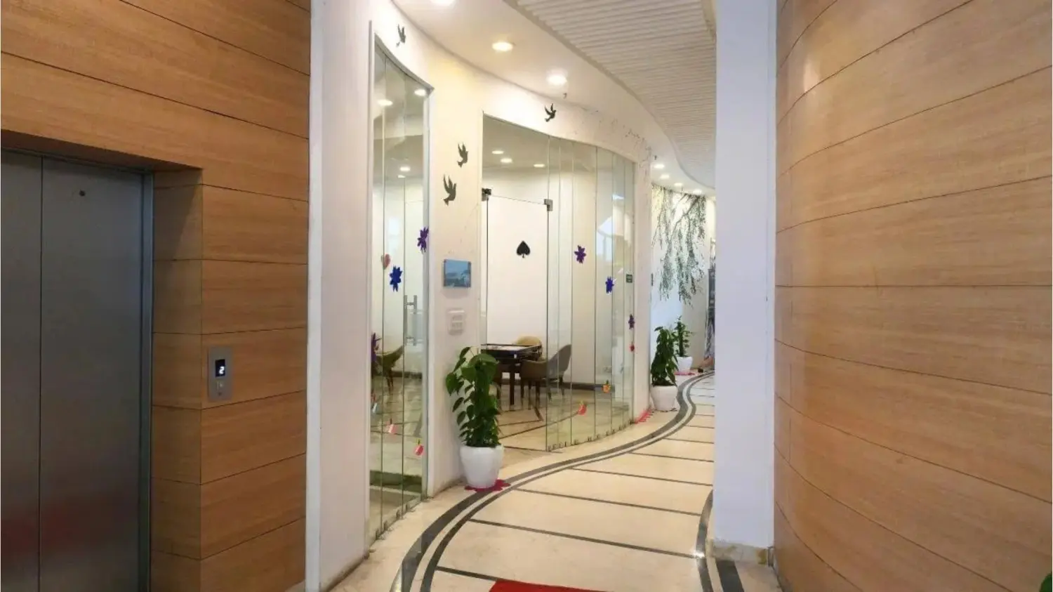 Aurum Floors Senior Living - Luxury Swimming Pool